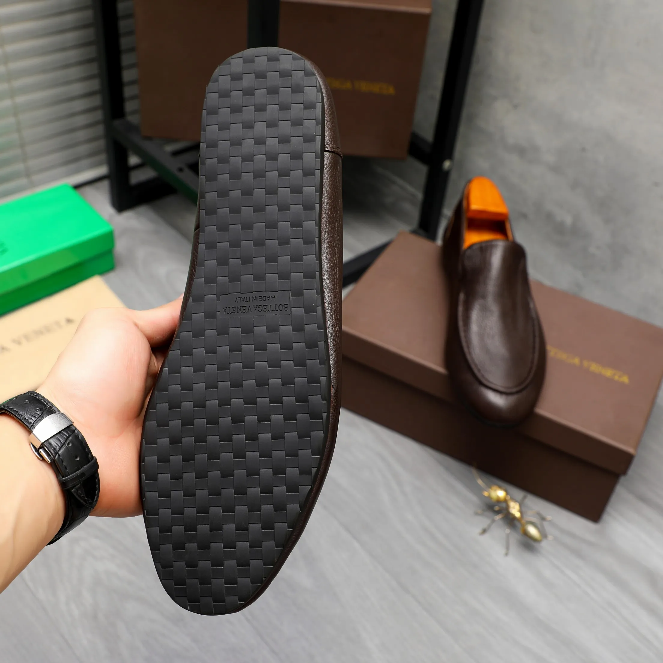 Men's shoes 💰460 Product trademark: BV "Bottega Veneta" soft leather slip-on men's shoes Regular size: 39-45 Product materials: Selected high-quality cowhide upper, cowhide lining, original outsole